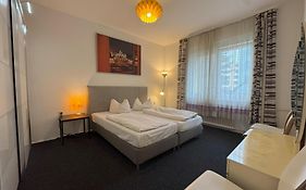 M M Central Vintage Family, Handwerker und Monteure Apartments